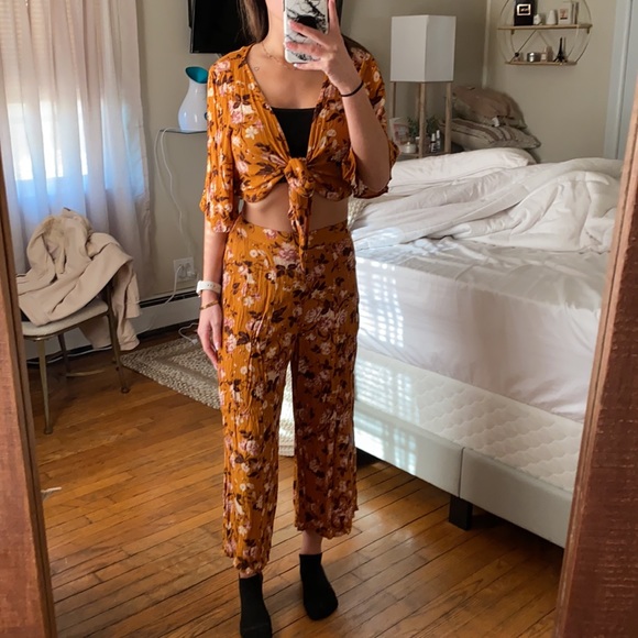 Floral set - Picture 3 of 3